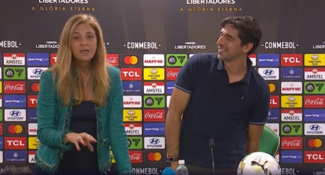 Leila surpreende em coletiva de Abel e protagoniza cena marcante Leila surpreende em coletiva de Abel e protagoniza cena marcante