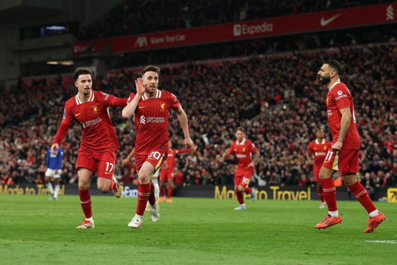 Imagem da noticia Liverpool vence clássico e mantém vantagem no topo da Premier League