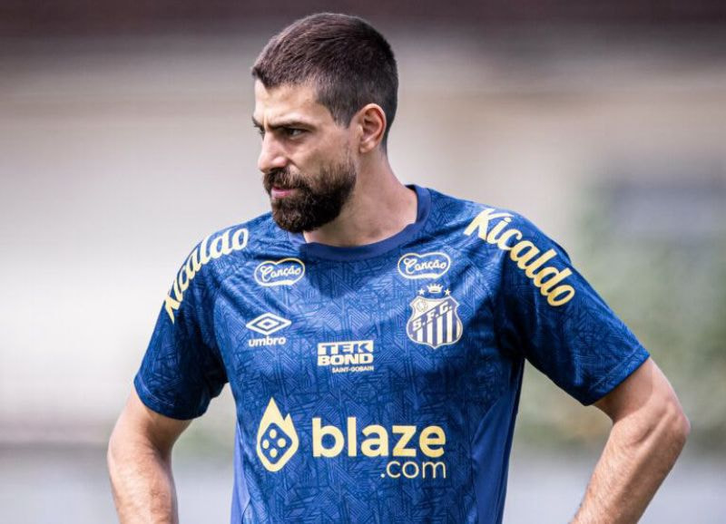 Imagem da noticia Luan Peres exalta volta à liderança da Série B: ‘Dá mais confiança’