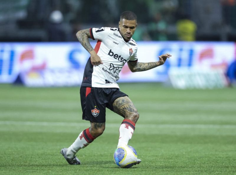 Imagem da noticia Lucas Esteves consegue liminar para deixar o Vitória e defender o Grêmio