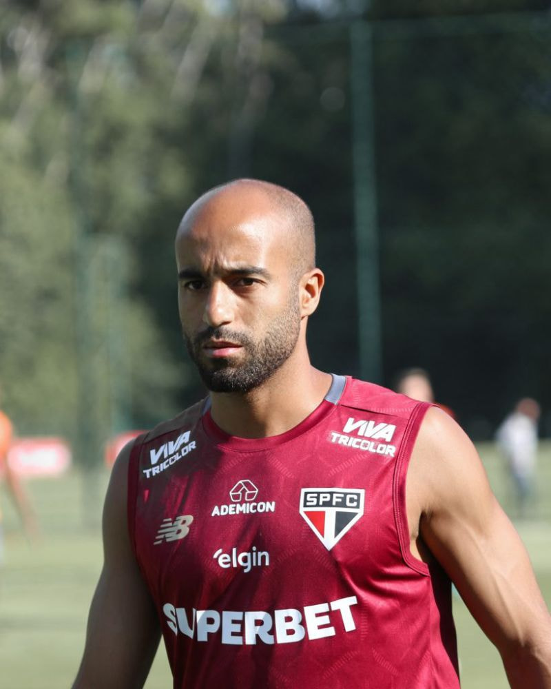 Imagem da noticia Lucas Moura volta a sentir dores no joelho e desfalca o São Paulo na Libertadores
