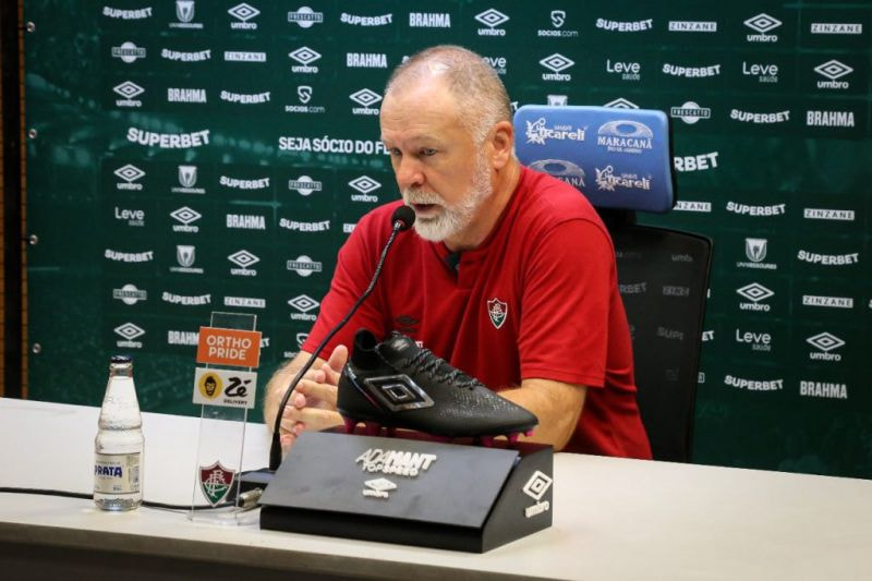 Imagem da noticia Mano Menezes exalta maturidade do Fluminense e projeta decisão do Carioca equilibrada