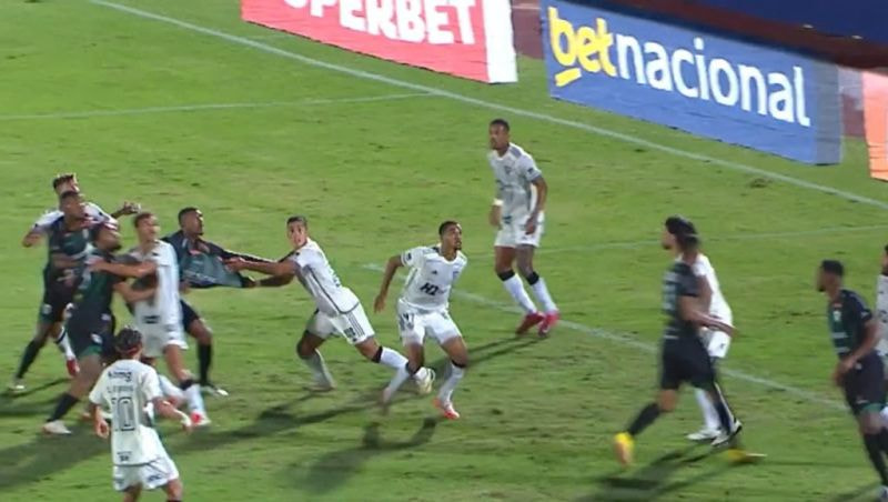Imagem da noticia CBF divulga áudio do VAR em revisão de possível pênalti em Maringá x Atlético-MG