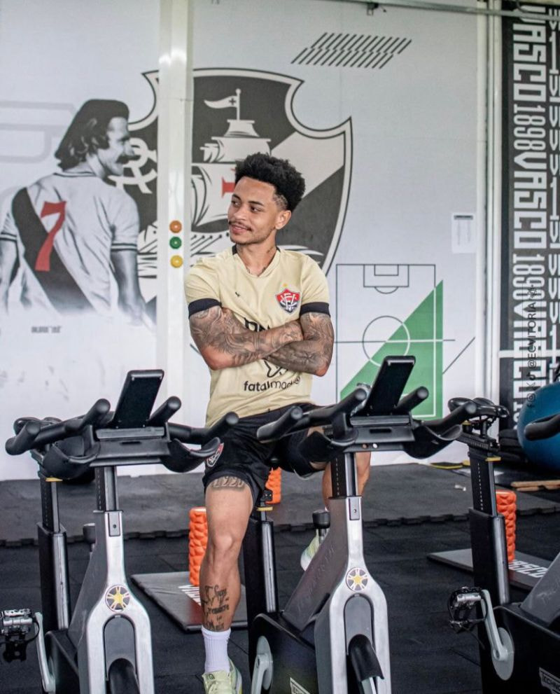 Imagem da noticia Matheuzinho é desfalque e Vitória se prepara para enfrentar o Grêmio