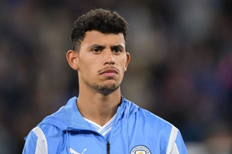 Imagem da noticia Meia do Manchester City foi detido em Madri por roubo de celular em boate, diz jornal