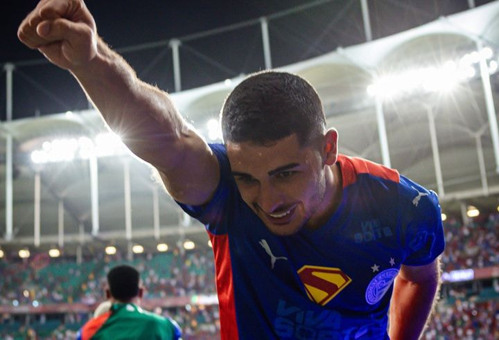 Imagem da noticia Futebol ou quadrinhos? Ceni valoriza força do "Super Bahia" e brinca com Hulk