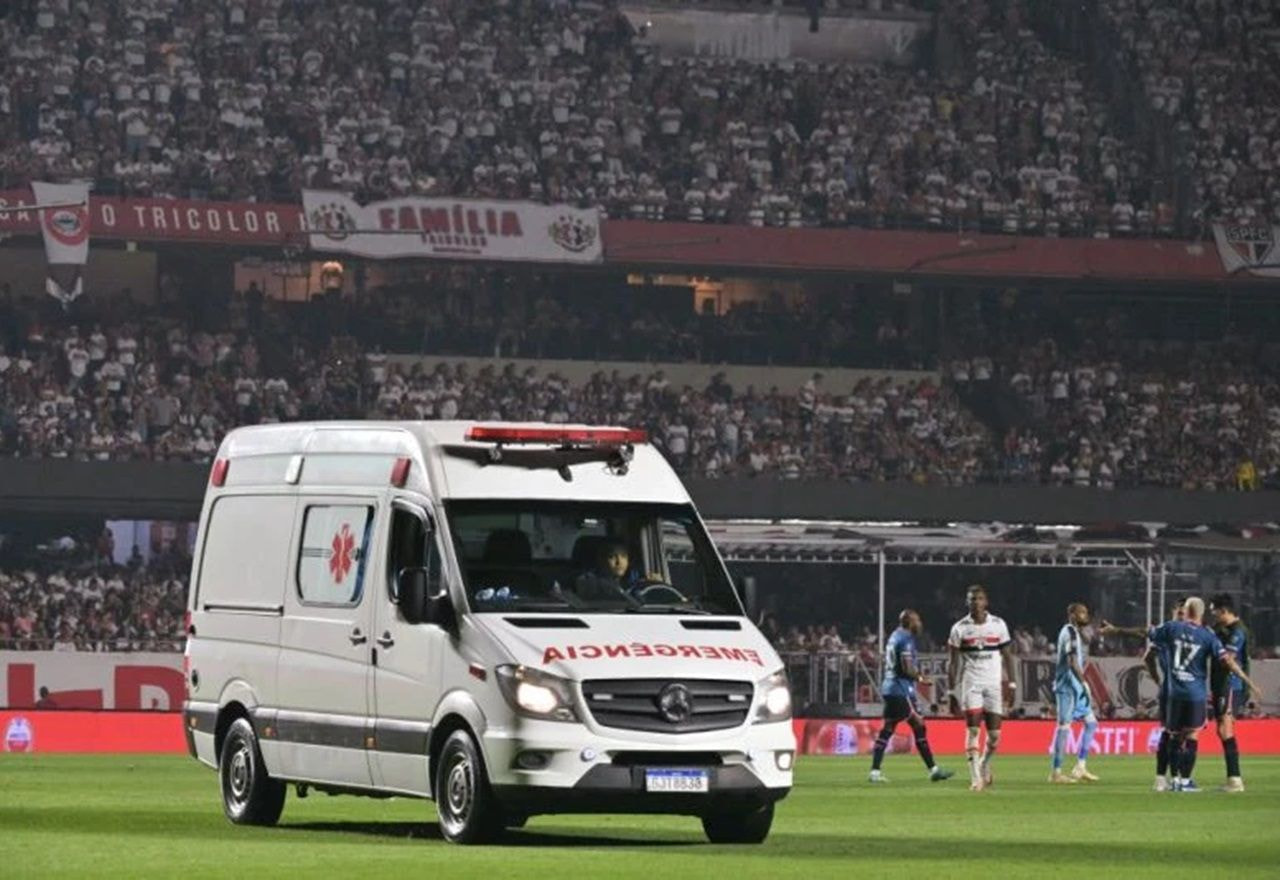 Imagem da noticia Nacional informa que o zagueiro Izquierdo sofreu parada cardíaca após confronto com o São Paulo