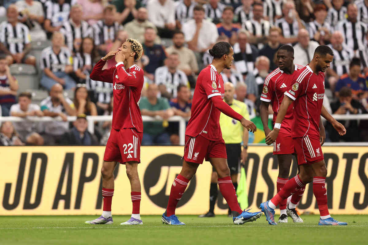 Imagem da noticia Liverpool vence Newcastle com gol de jogador de 16 anos