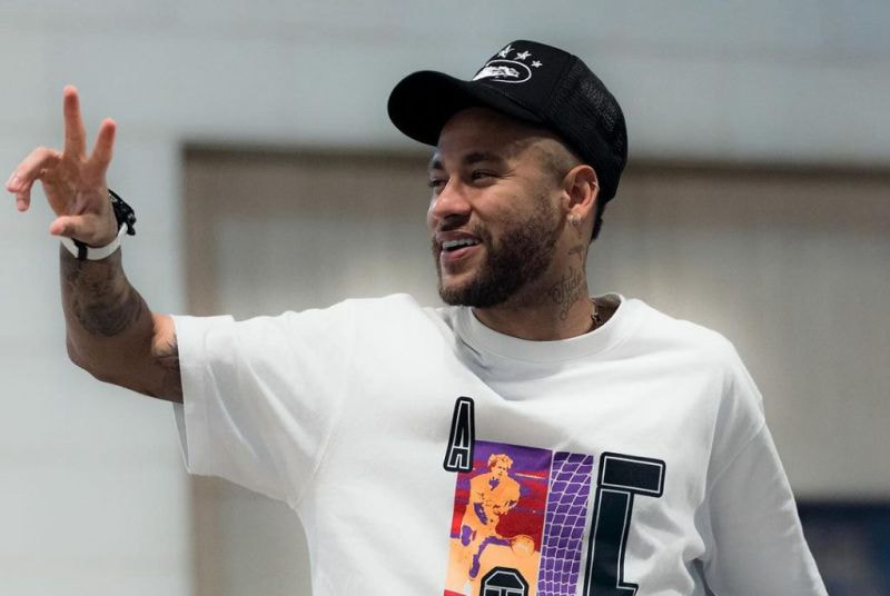 Imagem da noticia Neymar desembarca no Brasil para festão em Mangaratiba