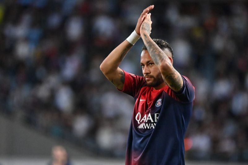 Imagem da noticia Neymar tinha cláusula no PSG para bônus ao aplaudir torcedores, revela ex-jogador