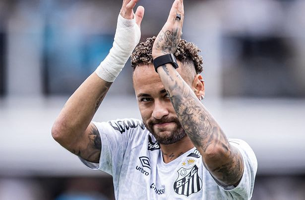 Imagem da noticia Neymar inicia fisioterapia após passar por cirurgia no joelho