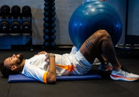Imagem da noticia Neymar posta foto na academia de casa durante folga do elenco do Santos