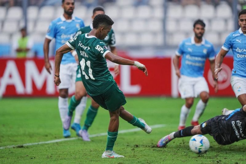 Imagem da noticia No apagar das luzes, Palmeiras vence Sporting Crystal pela Libertadores