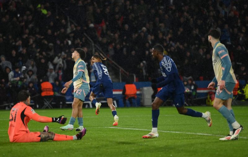 Imagem da noticia PSG vira sobre Manchester City e segue vivo na Champions