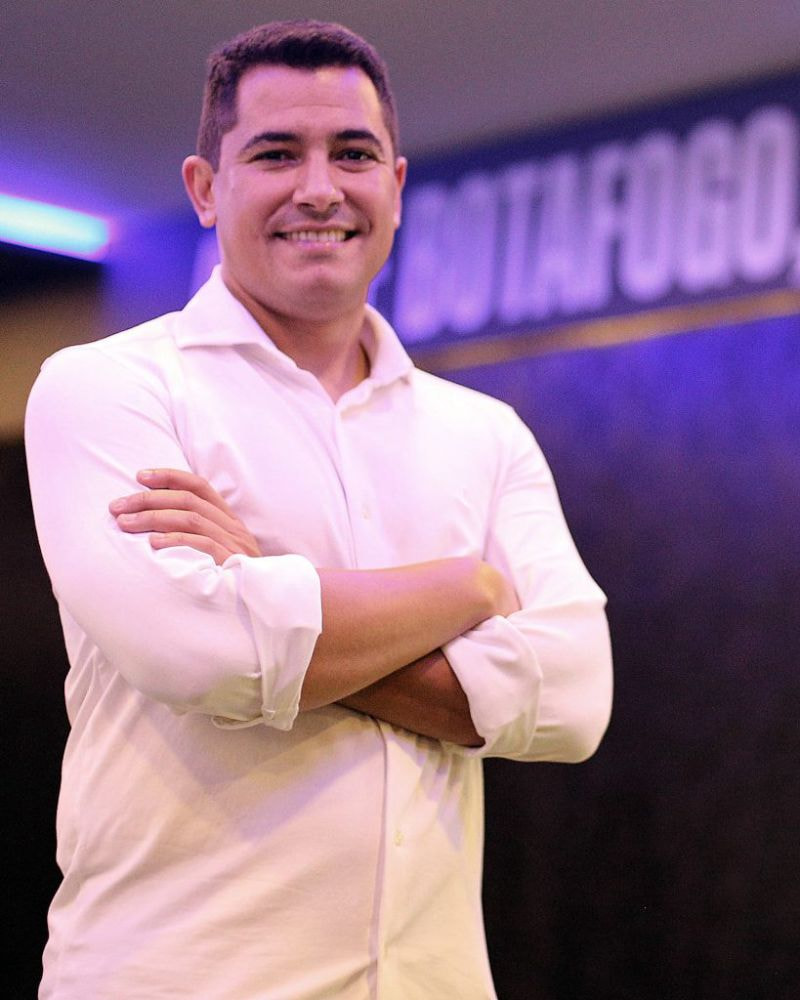 Imagem da noticia Botafogo confirma saída de Pedro Martins; executivo deve acertar com o Santos