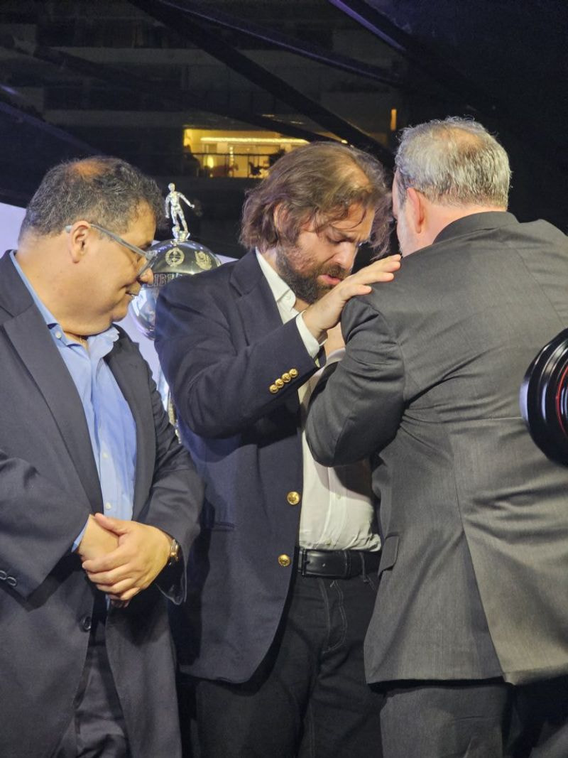 Imagem da noticia Presidente do Botafogo defende Textor: "Está procurando o melhor"