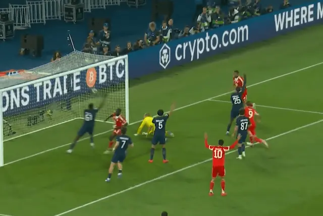 Upamecano aproveita bola parada e desconta para o Bayern na Champions Upamecano aproveita bola parada e desconta para o Bayern na Champions