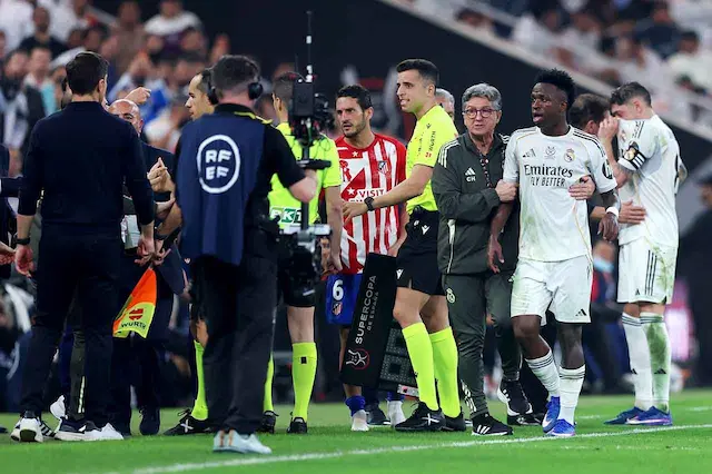 Xabi Alonso reprova Simeone por discussão com Vini Jr Xabi Alonso reprova Simeone por discussão com Vini Jr