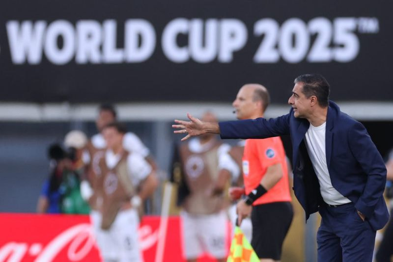 Imagem da noticia Renato Paiva revela estratégia do Botafogo: “Fizemos o PSG beber do seu próprio veneno”