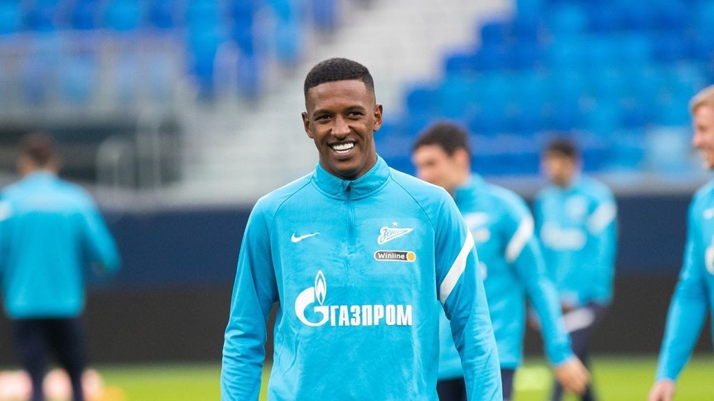 Imagem da noticia Vasco encaminha venda de Luiz Gustavo e abre caminho para contratar Robert Renan