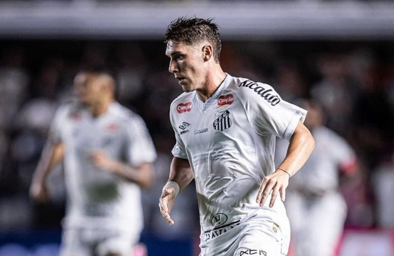 Imagem da noticia Rollheiser lamenta desatenção do Santos no início do clássico: “Entramos dormindo”