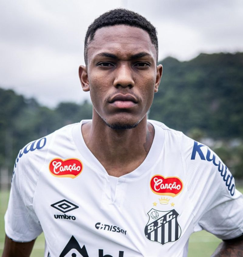 Imagem da noticia Santos anuncia a contratação do zagueiro Luisão até 2028