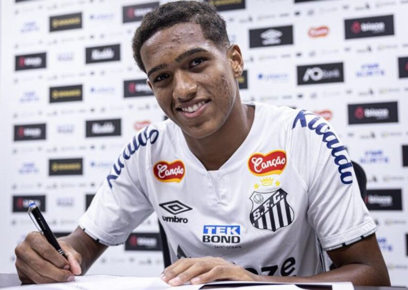 Imagem da noticia Santos anuncia renovação do lateral Souza até 2028
