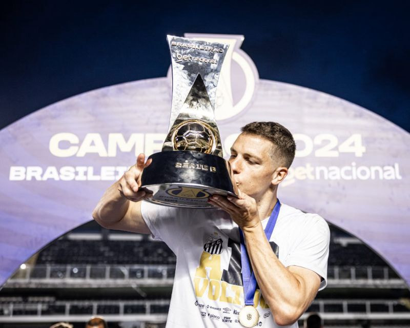 Imagem da noticia Santos define lista de dispensa para enxugar folha salarial em 2025; confira os nomes