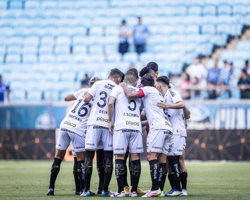 Imagem da noticia Santos pressiona, mas para na defesa do Ceará e segue sem vencer no Brasileirão