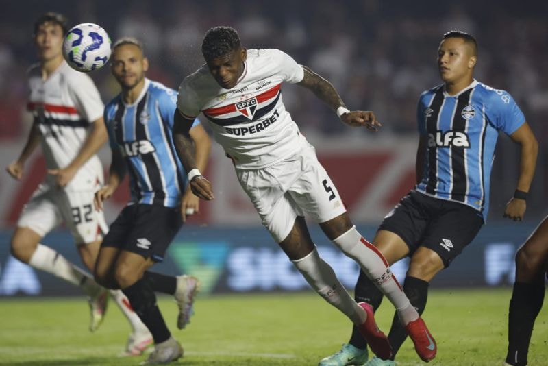 Imagem da noticia São Paulo vence Grêmio de virada no Brasilerão