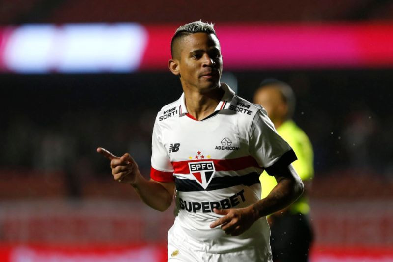 Imagem da noticia São Paulo vence o Vitória em casa e se aproxima do G4 no Brasileirão
