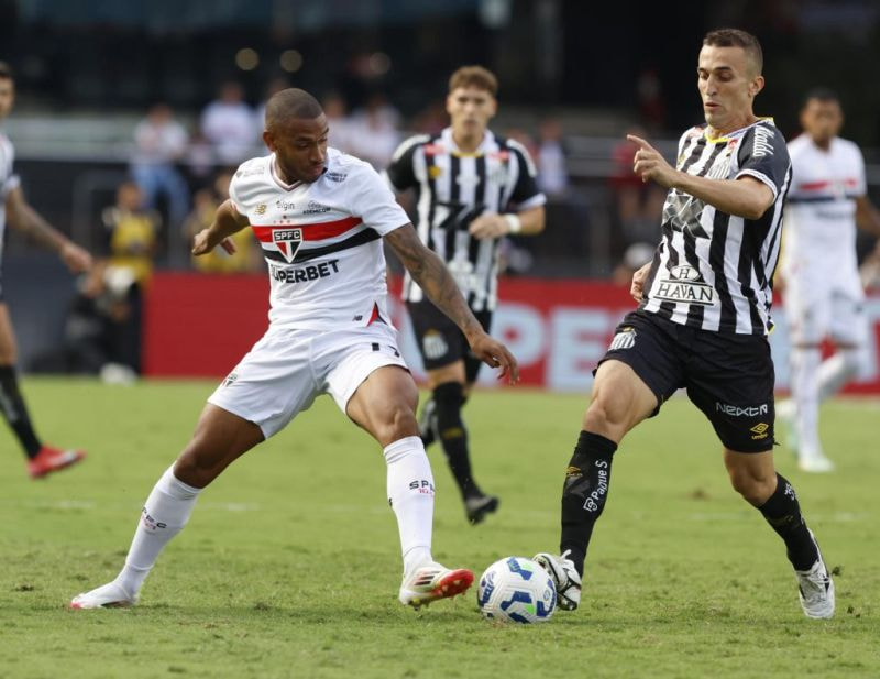 Imagem da noticia Com mais um gol de Ferreirinha, São Paulo vence Santos no Brasileirão