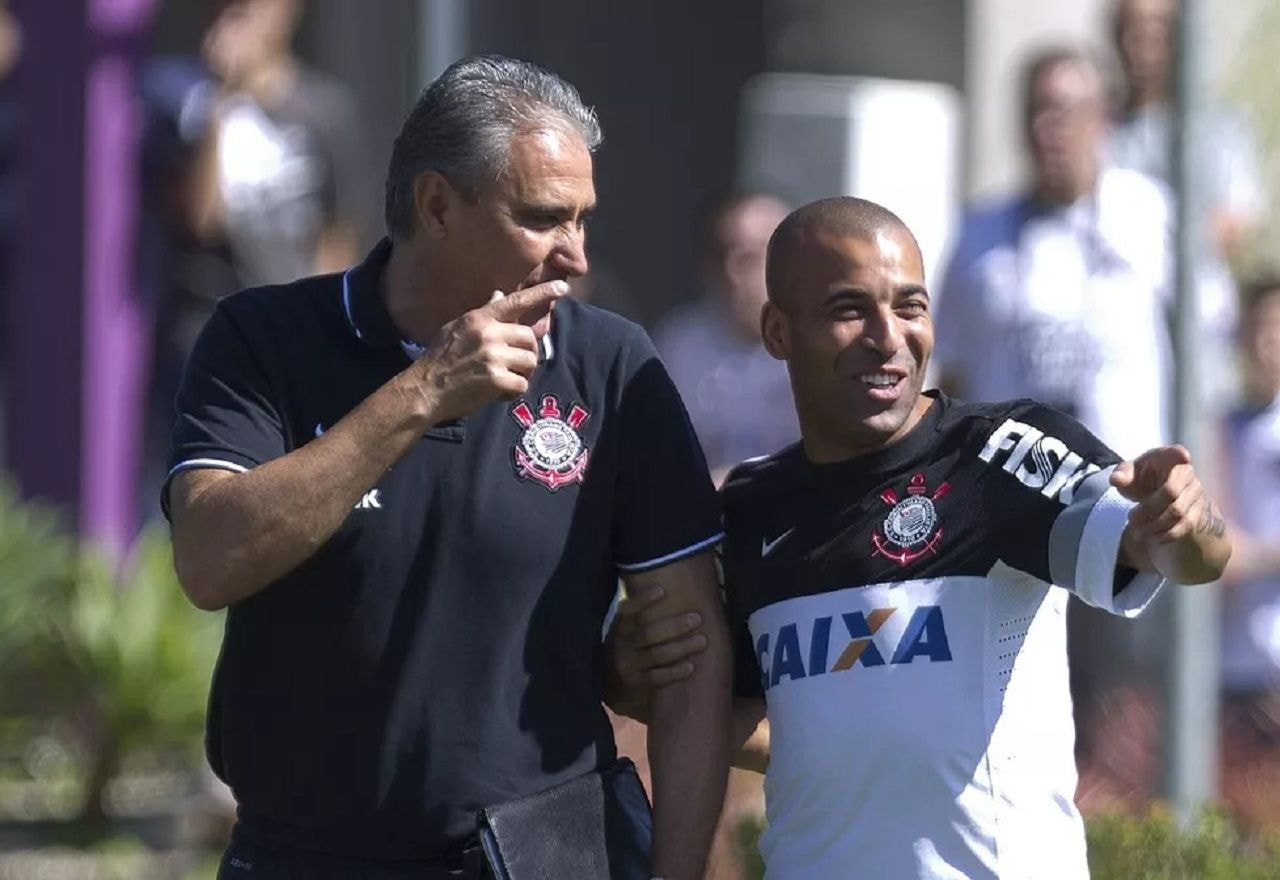Imagem da noticia Emerson Sheik se declara para Tite e afirma ter ex-treinador como “pai”