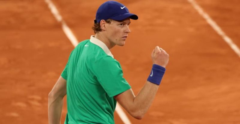 Imagem da noticia Invicto em 20 jogos, Sinner derruba Djokovic e alcança final inédita em Paris