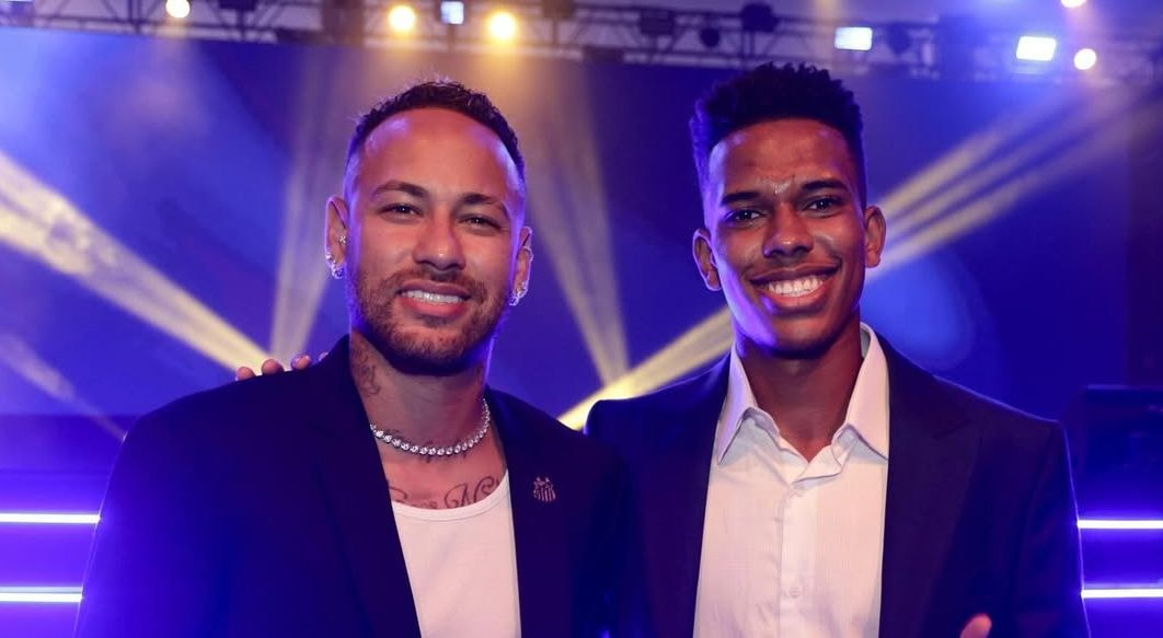 Imagem da noticia Estêvão revela apoio de Neymar após perder pênalti contra o Corinthians