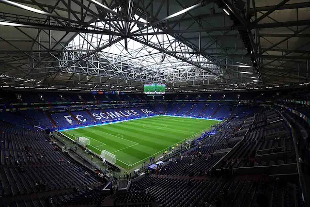 Homem é encontrado morto no estádio do Schalke 04 Homem é encontrado morto no estádio do Schalke 04