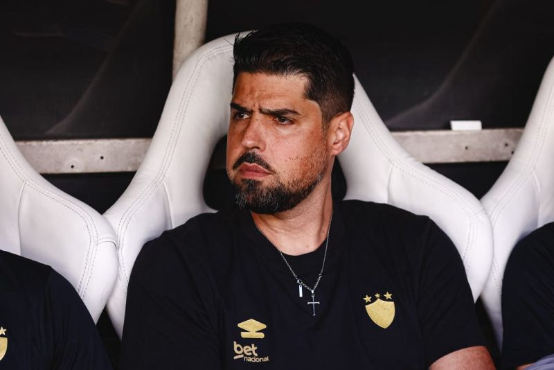 Imagem da noticia Sport demite técnico António Oliveira após quatro jogos