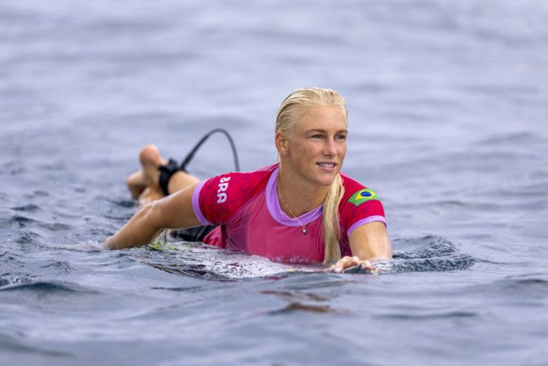 Imagem da noticia Surfe: Tati Weston-Webb e Tainá Hinckel sobrevivem a um mar irreconhecível em Teahupo’o