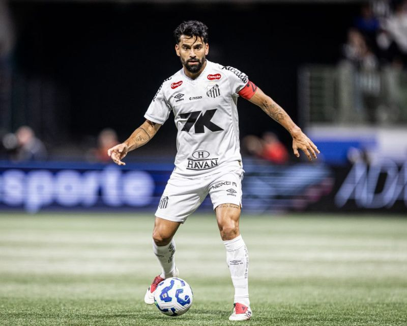 Imagem da noticia “Temos que abaixar a cabeça e trabalhar muito”, diz Rincón após nova derrota do Santos