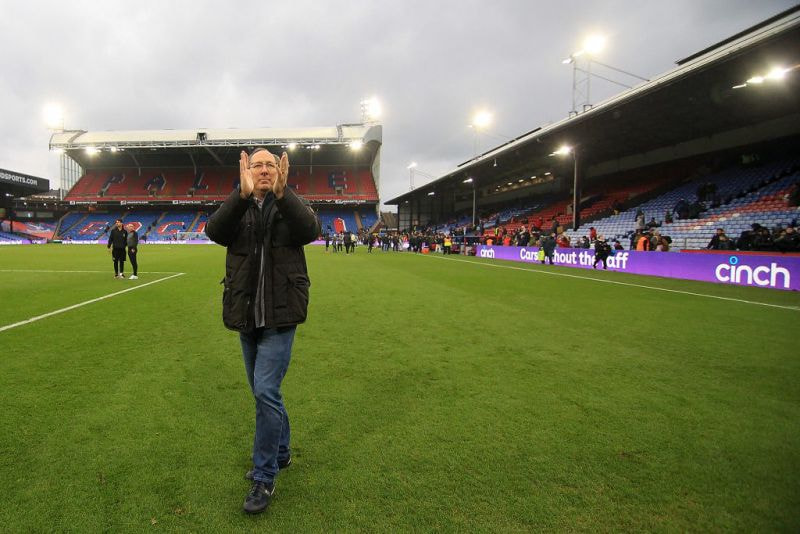 Imagem da noticia John Textor negocia venda de ações do Crystal Palace por R$ 1,1 bilhão