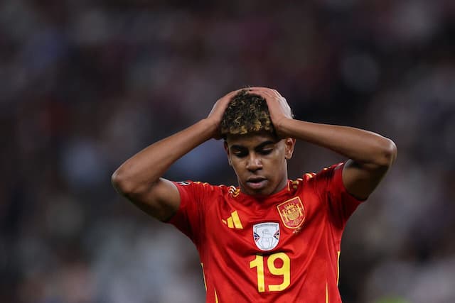 Yamal é cortado na Espanha por procedimento médico feito sem aviso à federação Yamal é cortado na Espanha por procedimento médico feito sem aviso à federação