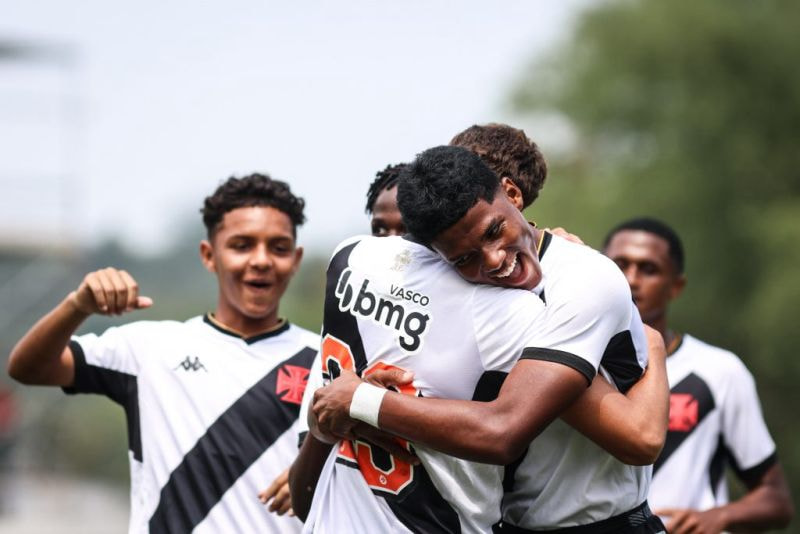 Imagem da noticia Vasco acerta contratação de três atletas para as categorias de base