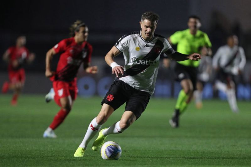 Imagem da noticia Vasco vira sobre o Athletico-PR e chega ao G8 do Brasileirão