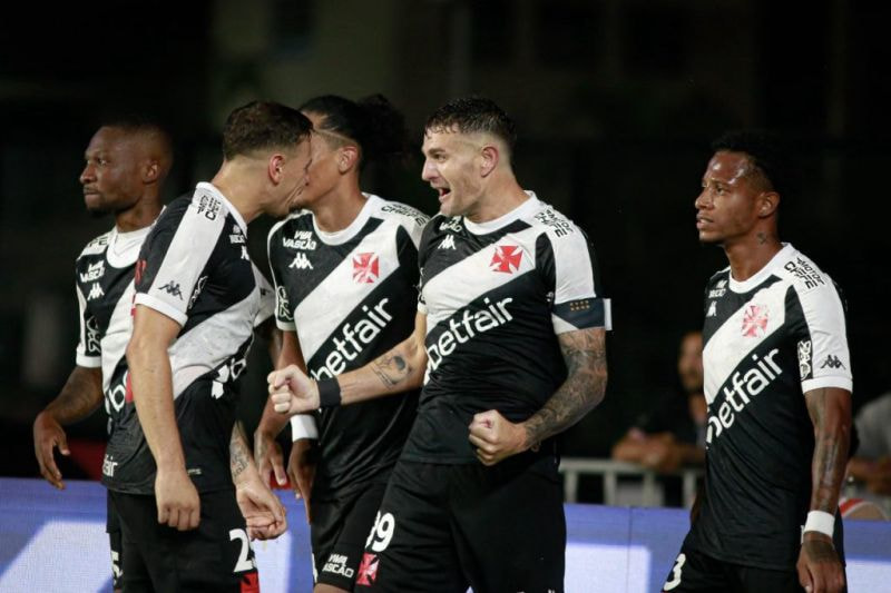 Imagem da noticia Vasco vira sobre o Santos e estreia com vitória no Brasileirão