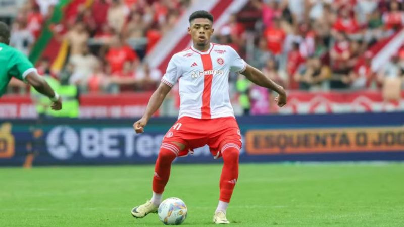 Imagem da noticia Victor Gabriel ganha oportunidades e deve seguir na zaga colorada