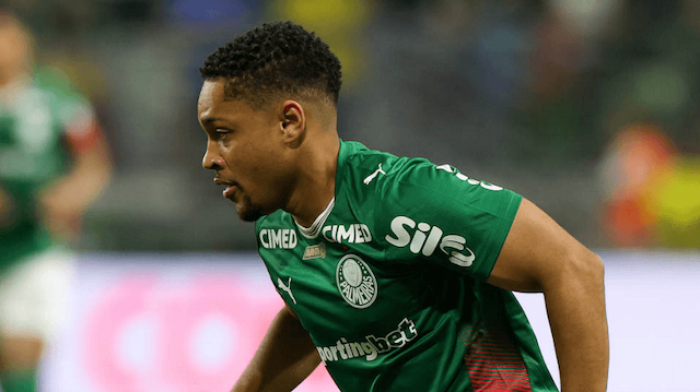 Palmeiras confirma cirurgia de Vitor Roque após lesão grave no tornozelo Palmeiras confirma cirurgia de Vitor Roque após lesão grave no tornozelo