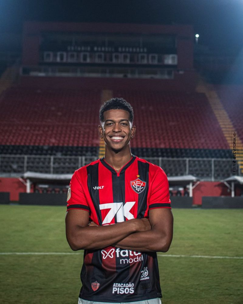 Imagem da noticia Vitória anuncia atacante Carlinhos por empréstimo do Flamengo
