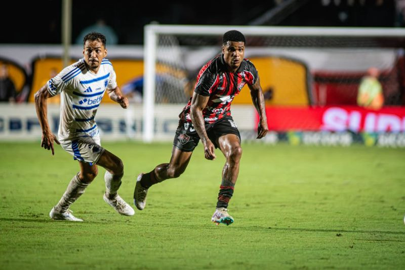 Imagem da noticia Vitória confirma cirurgia em Jamerson após lesão grave contra o Cruzeiro