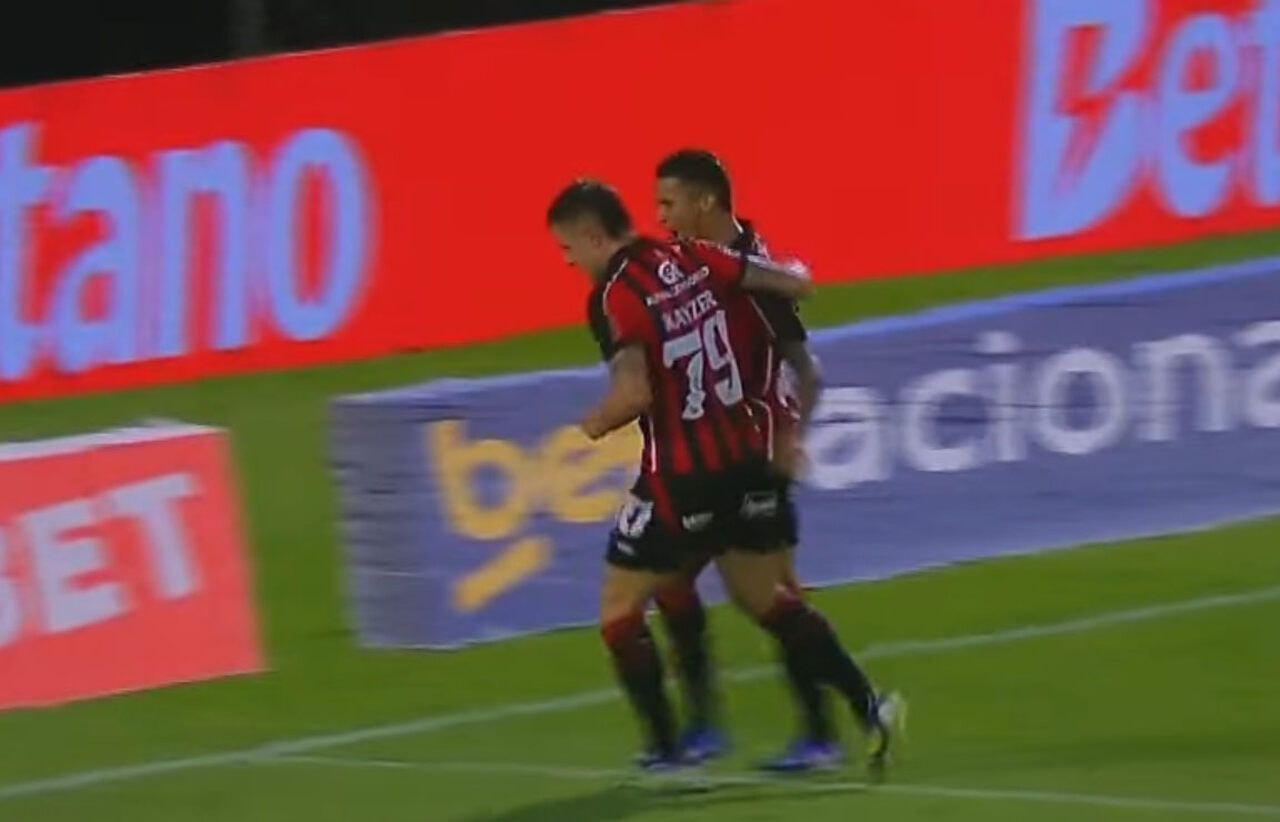 Imagem da noticia Vitória goleia o CRB em Maceió e encosta na liderança do Grupo A do Nordestão