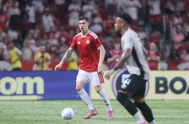 Internacional deixa Gauchão de lado e terá força máxima contra o Flamengo Internacional deixa Gauchão de lado e terá força máxima contra o Flamengo